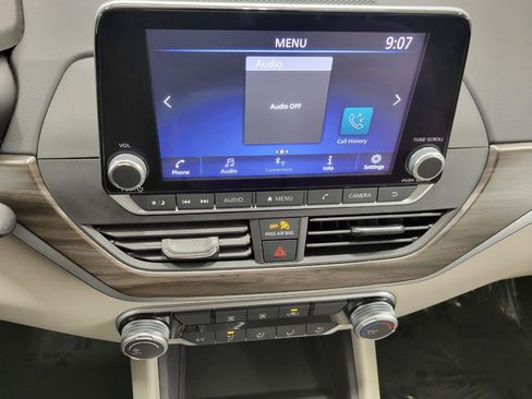 Used 2025 Nissan Altima 2.5 SV FWD image 8