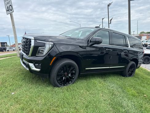 New 2026 GMC Yukon XL Denali w/ Sun & Power Step Package AWD/4WD image 3