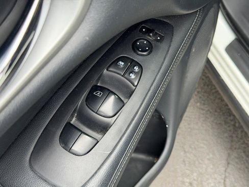 Used 2020 Nissan Pathfinder S FWD image 17