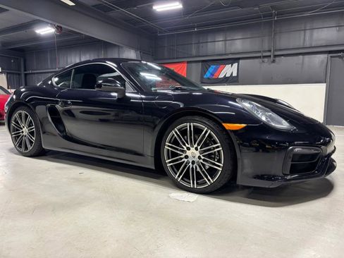 Used 2016 Porsche Cayman image 2