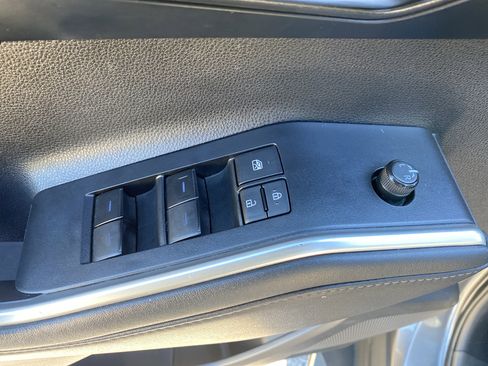 Used 2022 Toyota Highlander XLE image 27