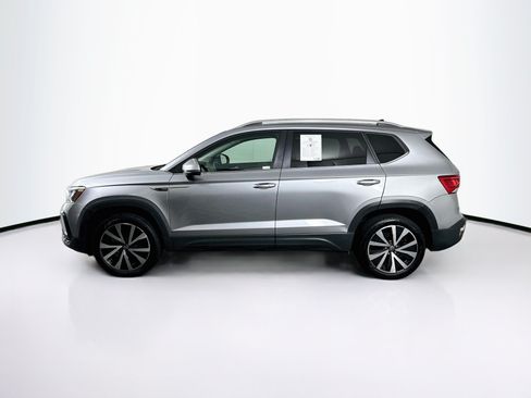 Used 2024 Volkswagen Taos SE FWD image 4