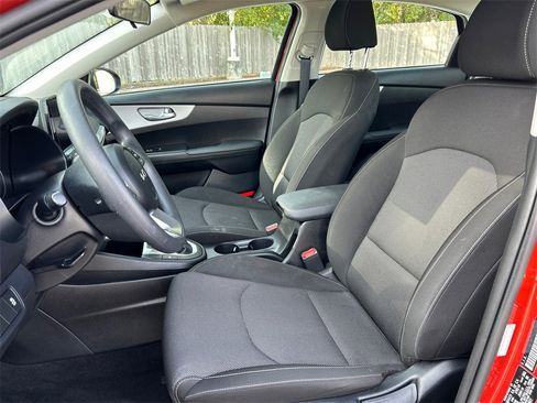 Used 2024 Kia Forte LXS w/ LXS Technology Package image 9