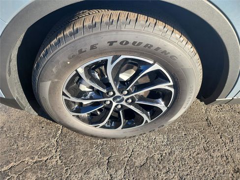 New 2026 Lincoln Nautilus Premier image 9