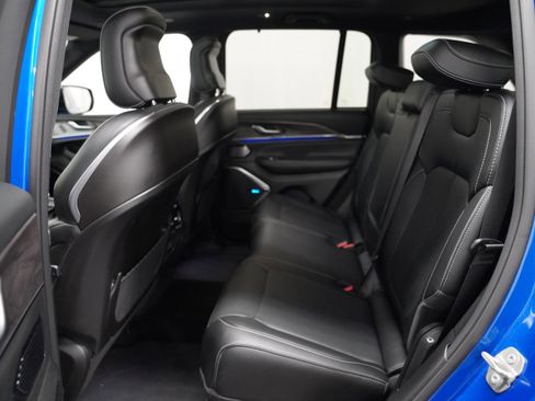 Used 2023 Jeep Grand Cherokee Overland w/ Advanced Protech Group III image 5