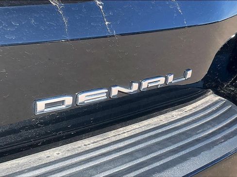Used 2024 GMC Yukon Denali image 11