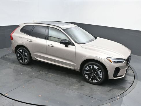 New 2026 Volvo XC60 T8 Plus w/ Protection Package Premier image 30