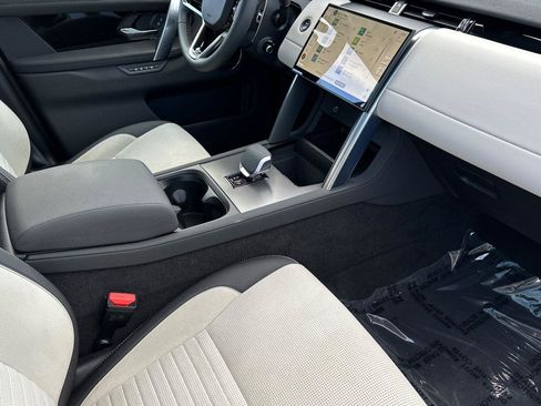 Used 2024 Land Rover Discovery Sport S image 15