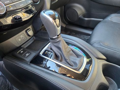 Used 2019 Nissan Rogue SL w/ Premium Package image 26