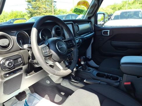 Certified 2023 Jeep Wrangler Unlimited w/ Sun & Screen Package AWD/4WD image 23