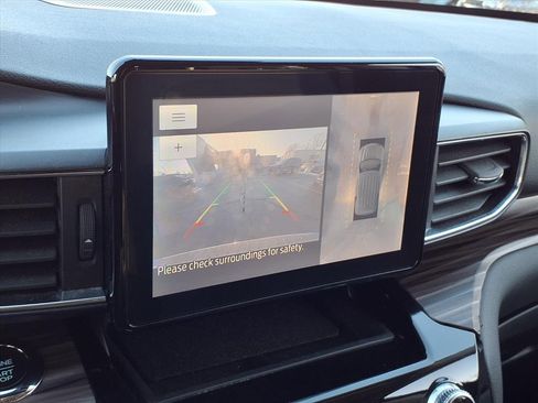 Used 2021 Ford Explorer Limited w/ Equipment Group 301A image 10