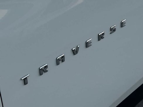 Used 2023 Chevrolet Traverse LS FWD image 10