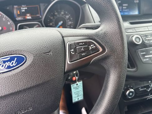 Used 2015 Ford Focus SE image 25