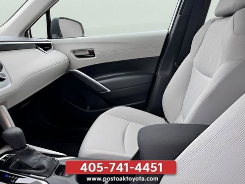 Used 2025 Toyota Corolla Cross L FWD image 22