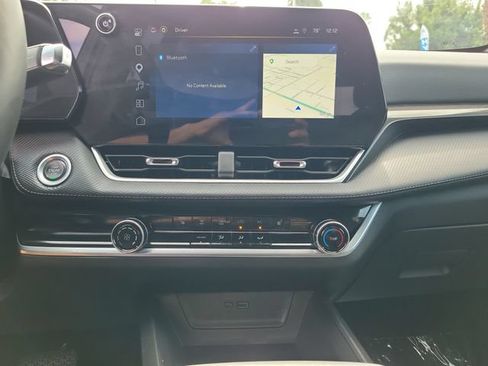 Used 2025 Chevrolet Equinox LT w/ Safety and Technology Package FWD image 14