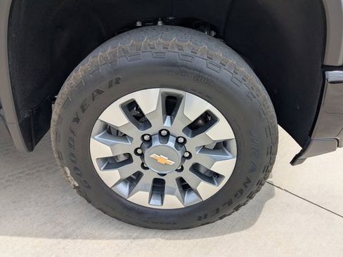 Used 2024 Chevrolet Silverado 2500 Custom w/ Custom Value Package AWD/4WD image 10