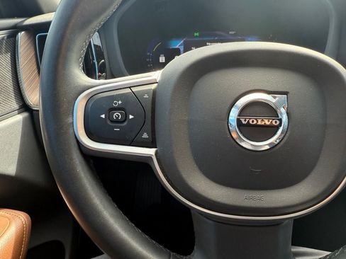 Used 2022 Volvo XC60 B5 Momentum w/ Advanced Package AWD/4WD image 19