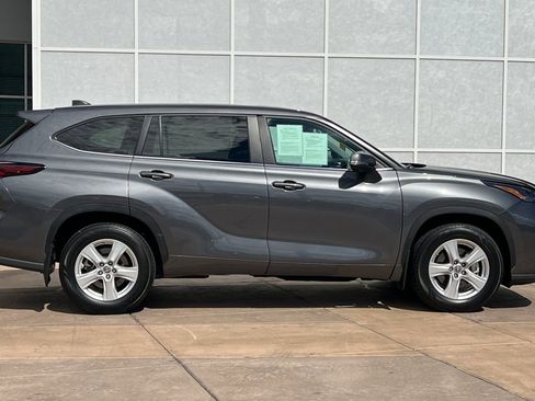 Certified 2024 Toyota Highlander LE image 3