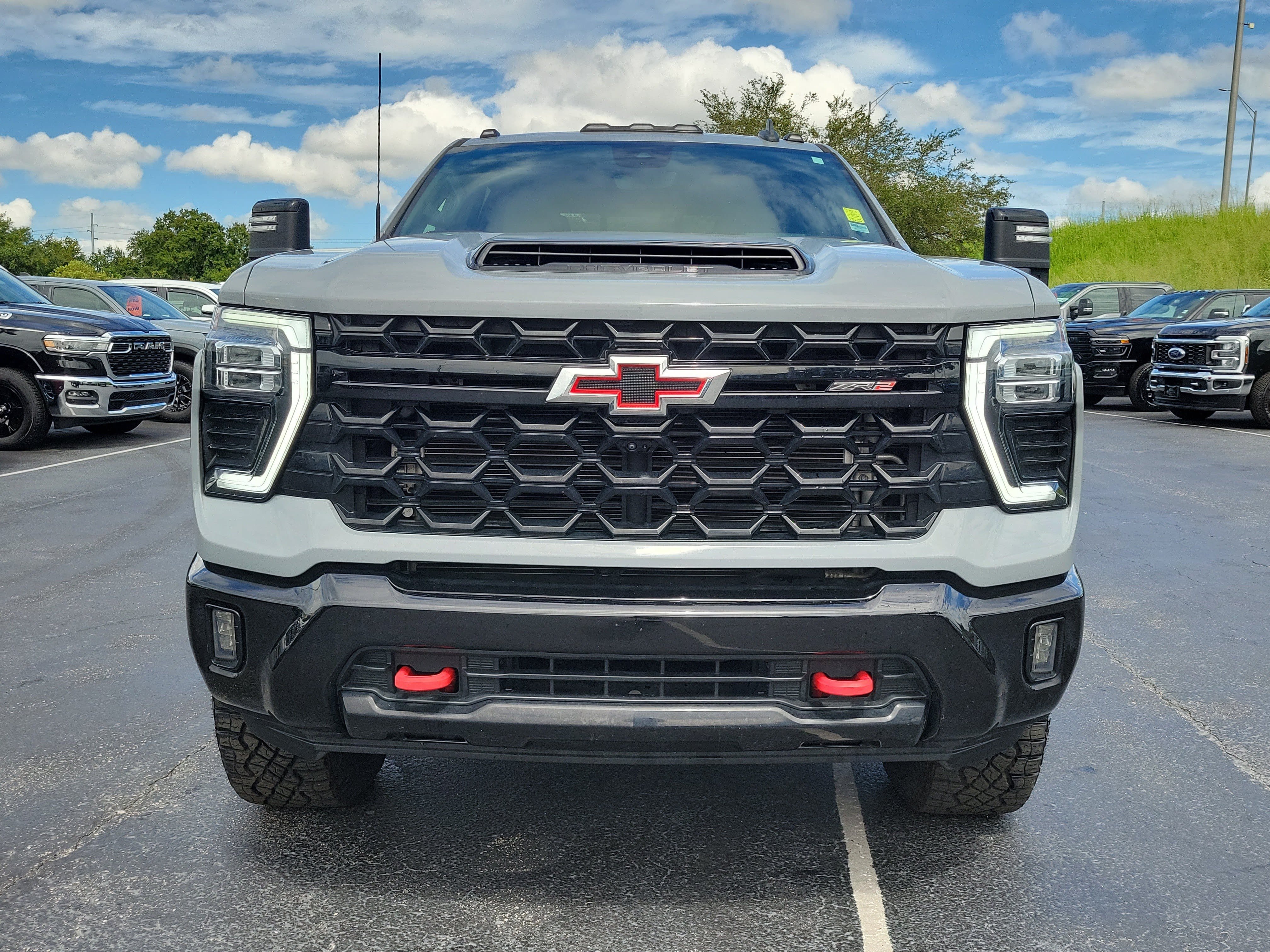 Used 2024 Chevrolet Silverado 2500 ZR2 w/ Technology Package AWD/4WD image 2