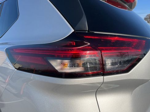 Used 2025 Nissan Rogue SV image 6