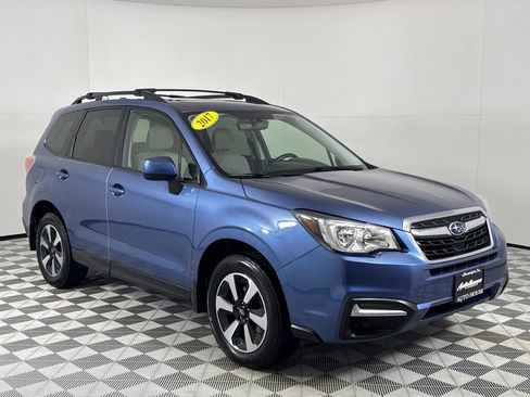 Used 2017 Subaru Forester 2.5i Premium w/ All-Weather Package image 3