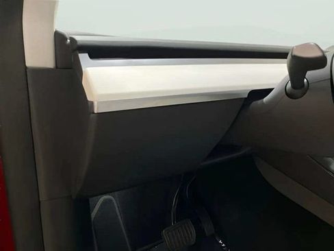 Used 2024 Tesla Model Y 2WD image 28