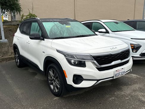 Used 2022 Kia Seltos S AWD/4WD image 2
