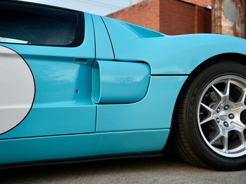 Used 2006 Ford GT RWD image 39