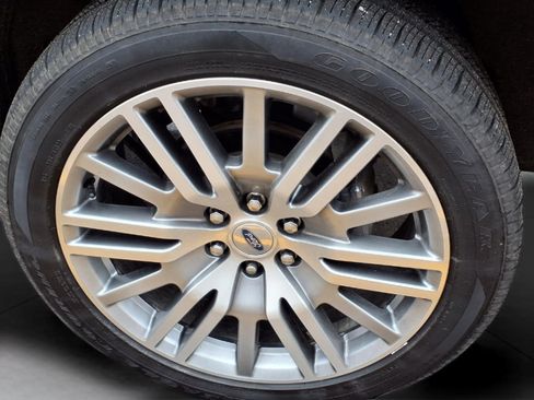 Used 2023 Ford Expedition Max Platinum AWD/4WD image 9