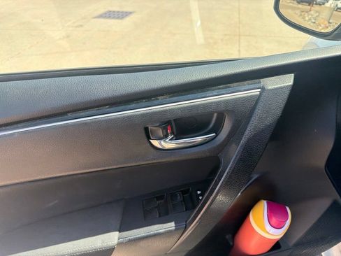 Used 2018 Toyota Corolla LE FWD image 11