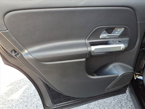 Used 2021 Mercedes-Benz GLB 250 4MATIC image 15