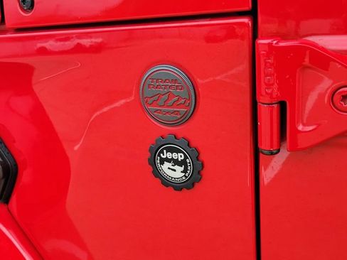 Used 2022 Jeep Gladiator Rubicon w/ Cold Weather Group AWD/4WD image 9