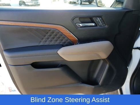 Used 2023 GMC Canyon Denali image 17