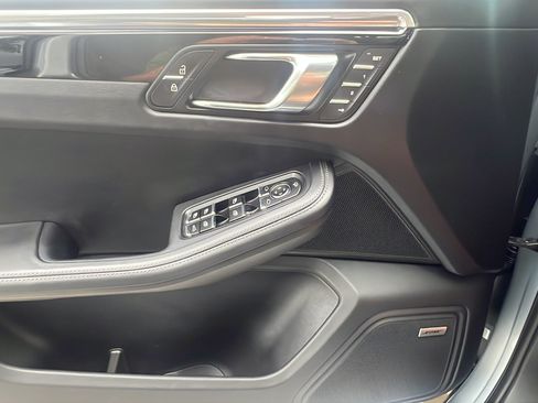 Certified 2025 Porsche Macan S AWD/4WD image 23