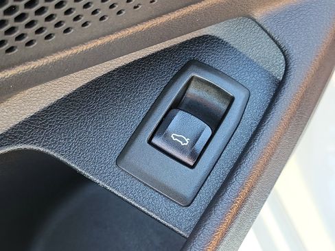 Certified 2025 BMW 330i Sedan w/ Convenience Package image 19