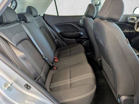 Used 2022 Hyundai Venue SEL FWD image 19