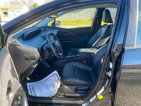 Used 2022 Toyota Prius XLE image 12