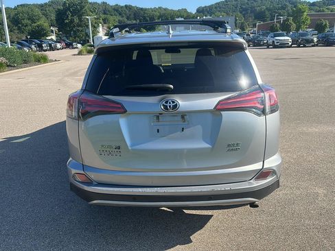 Used 2017 Toyota RAV4 XLE AWD/4WD image 4