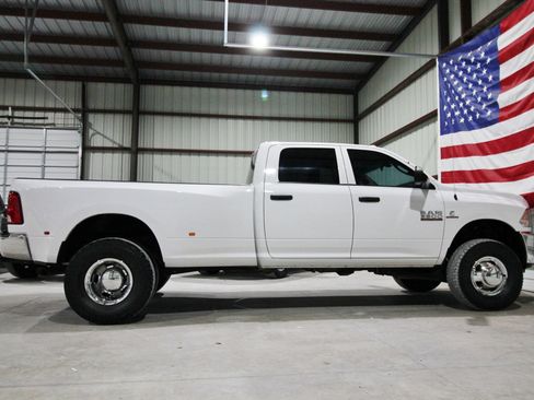 Used 2018 RAM 3500 Tradesman w/ Chrome Appearance Group image 12
