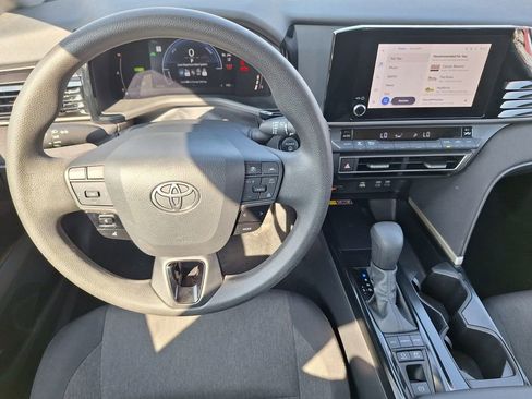 Used 2025 Toyota Camry LE image 21