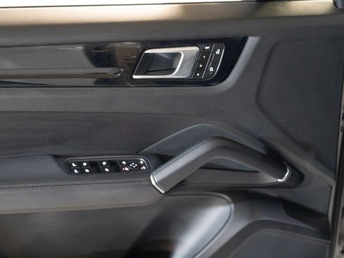 Certified 2023 Porsche Cayenne Coupe AWD/4WD image 17