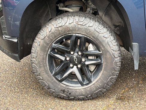 Used 2021 Chevrolet Silverado 1500 LT Trail Boss w/ Convenience Package II AWD/4WD image 9