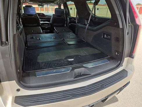 Used 2024 Cadillac Escalade ESV Sport Platinum AWD/4WD image 9
