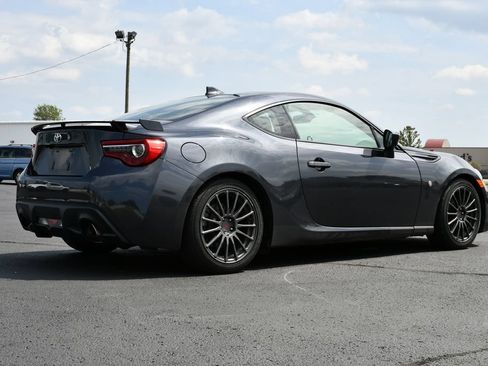 Used 2019 Toyota 86 RWD image 7