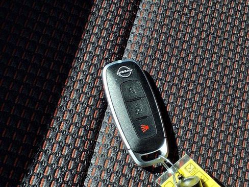 Certified 2025 Nissan Kicks SR image 27