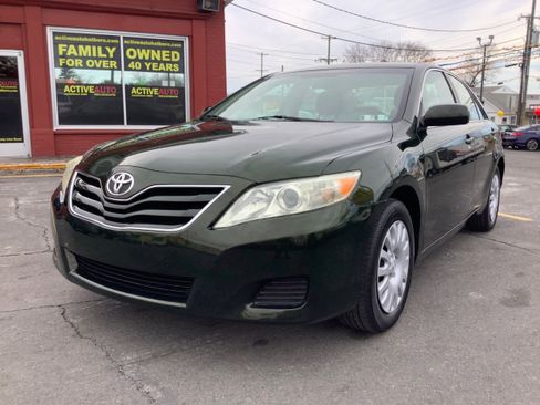 Used 2011 Toyota Camry LE image 3