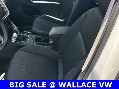Certified 2023 Volkswagen Tiguan SE FWD image 18