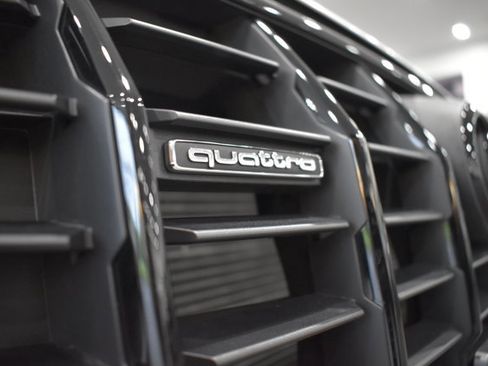 Used 2025 Audi Q3 2.0T Premium w/ Convenience Package AWD/4WD image 4
