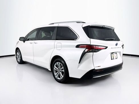 Used 2023 Toyota Sienna Platinum image 7
