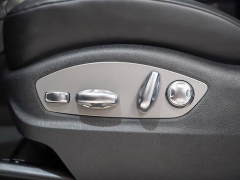 Used 2025 Porsche Macan image 24